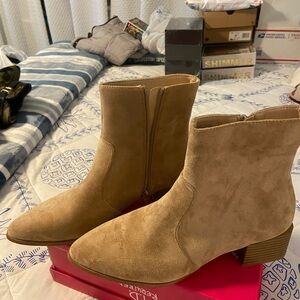 Lulus Brand beige Suede boots size 9